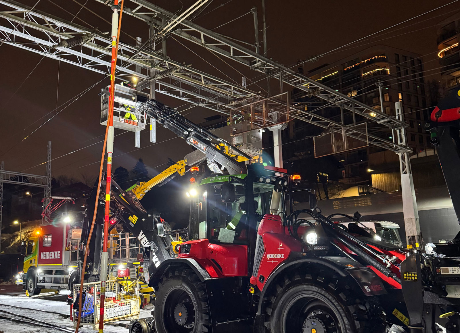 Maskin som arbeider på kjøreledning