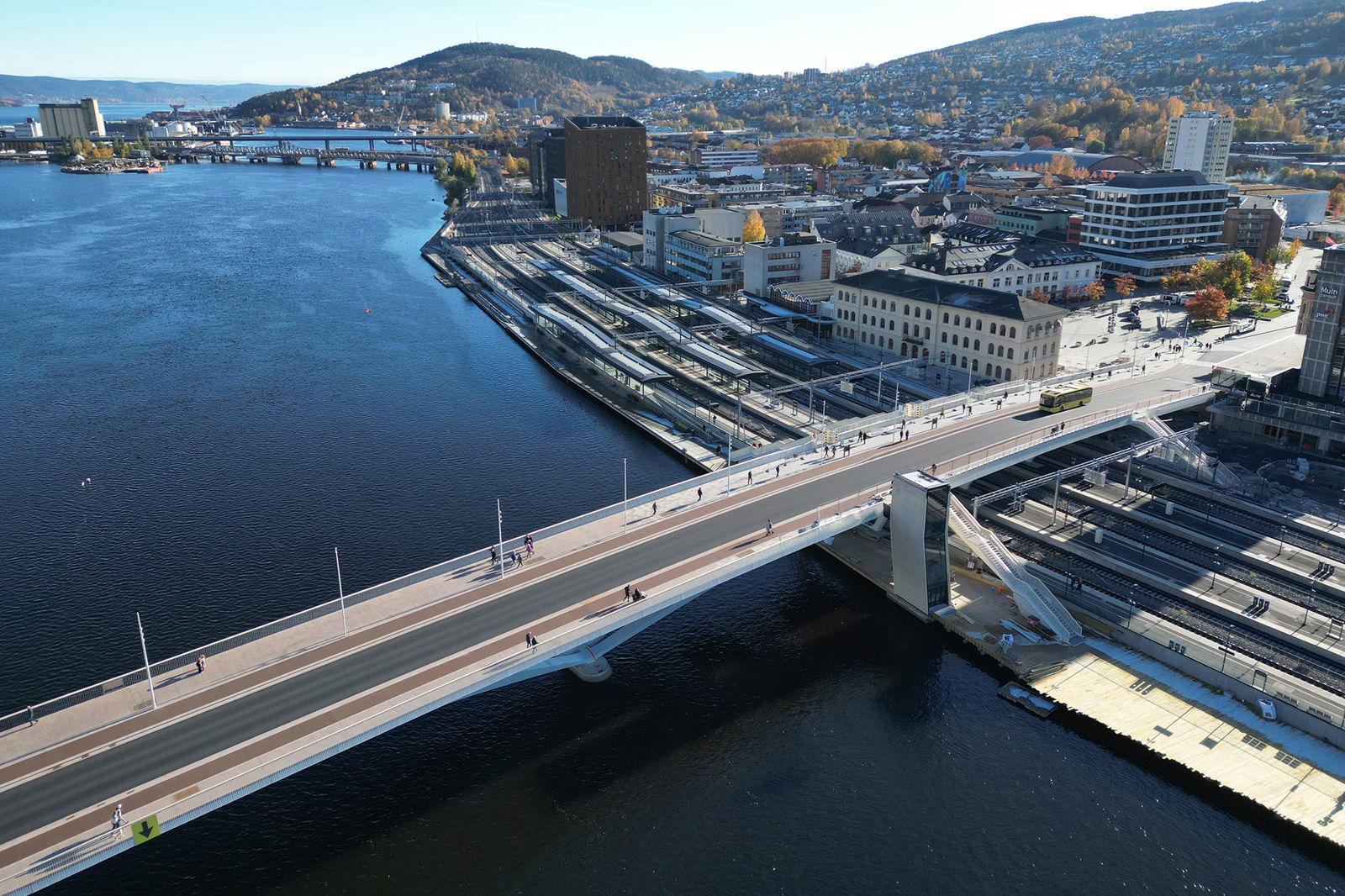 Bybrua og stasjonen