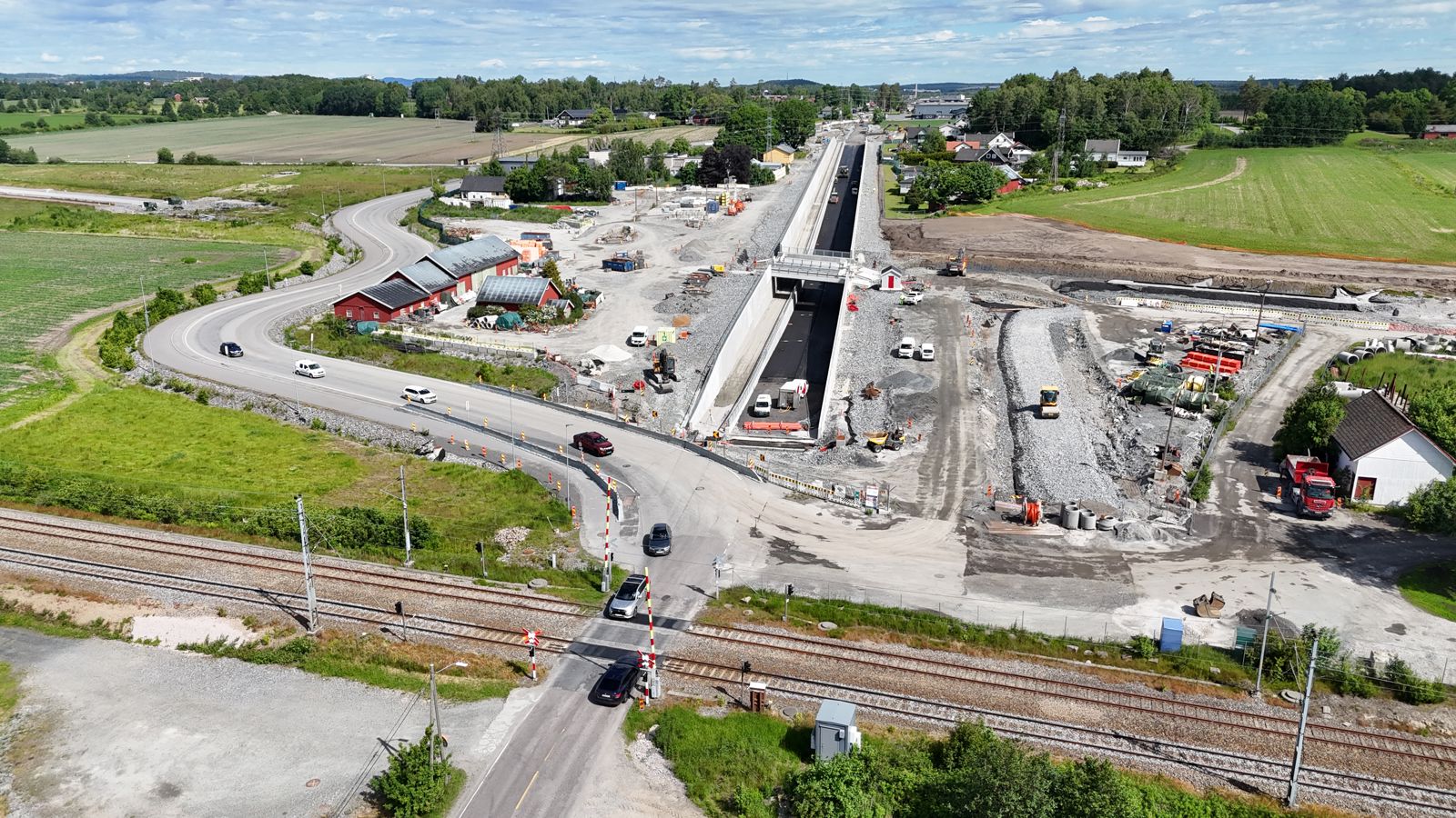 Dronefoto som viser veikulverten. 