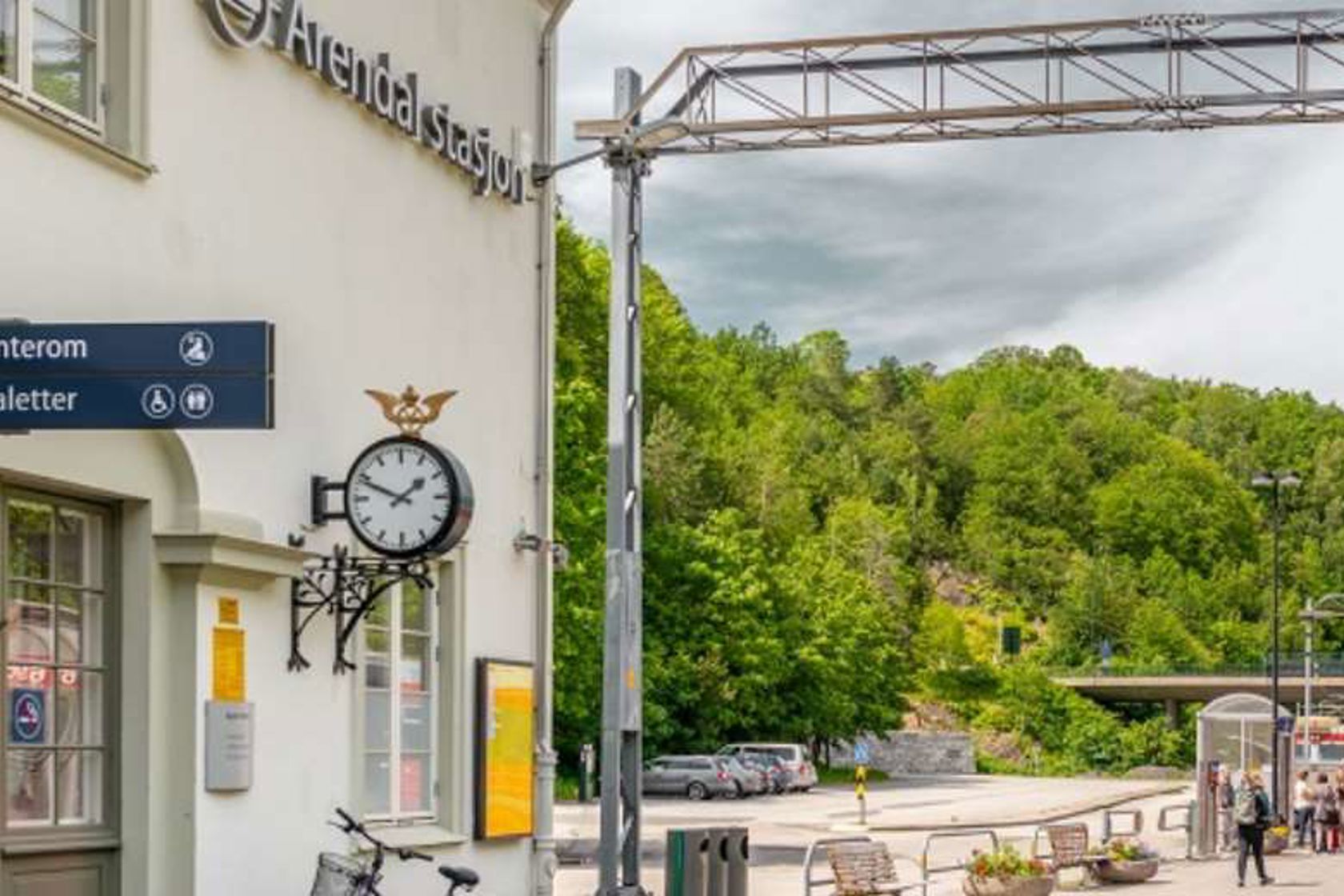 Arendal stasjon er bygget i nyklassisk stil