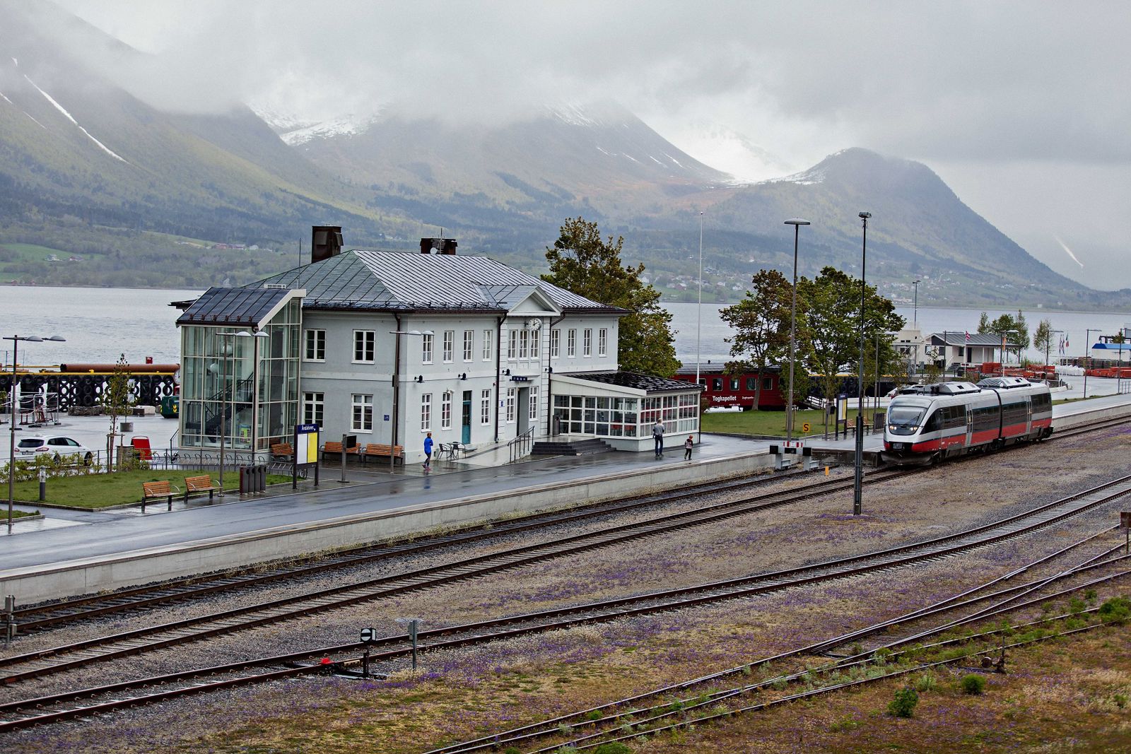 Eksteriørfoto av Åndalsnes stasjon